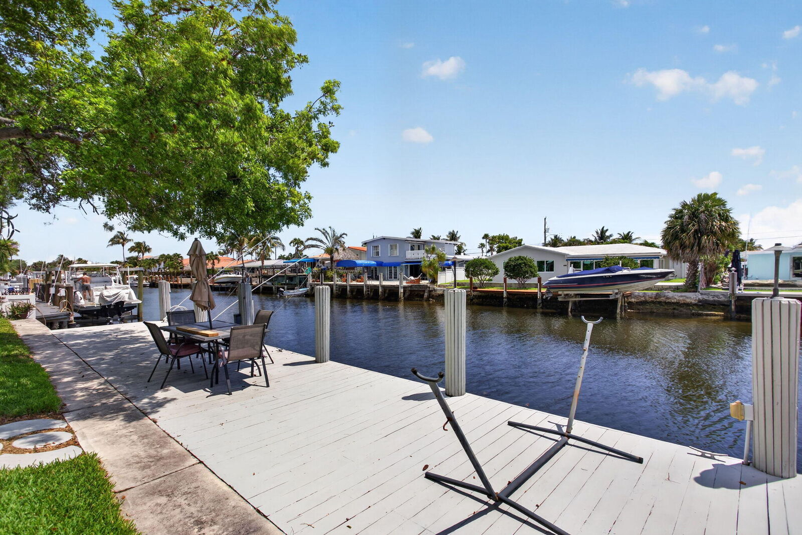 Property Photo:  420 SE 14th Avenue  FL 33060 