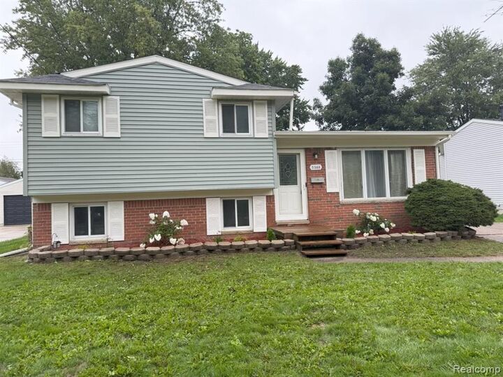 Property Photo: 5348 Winshall Drive MI 48473