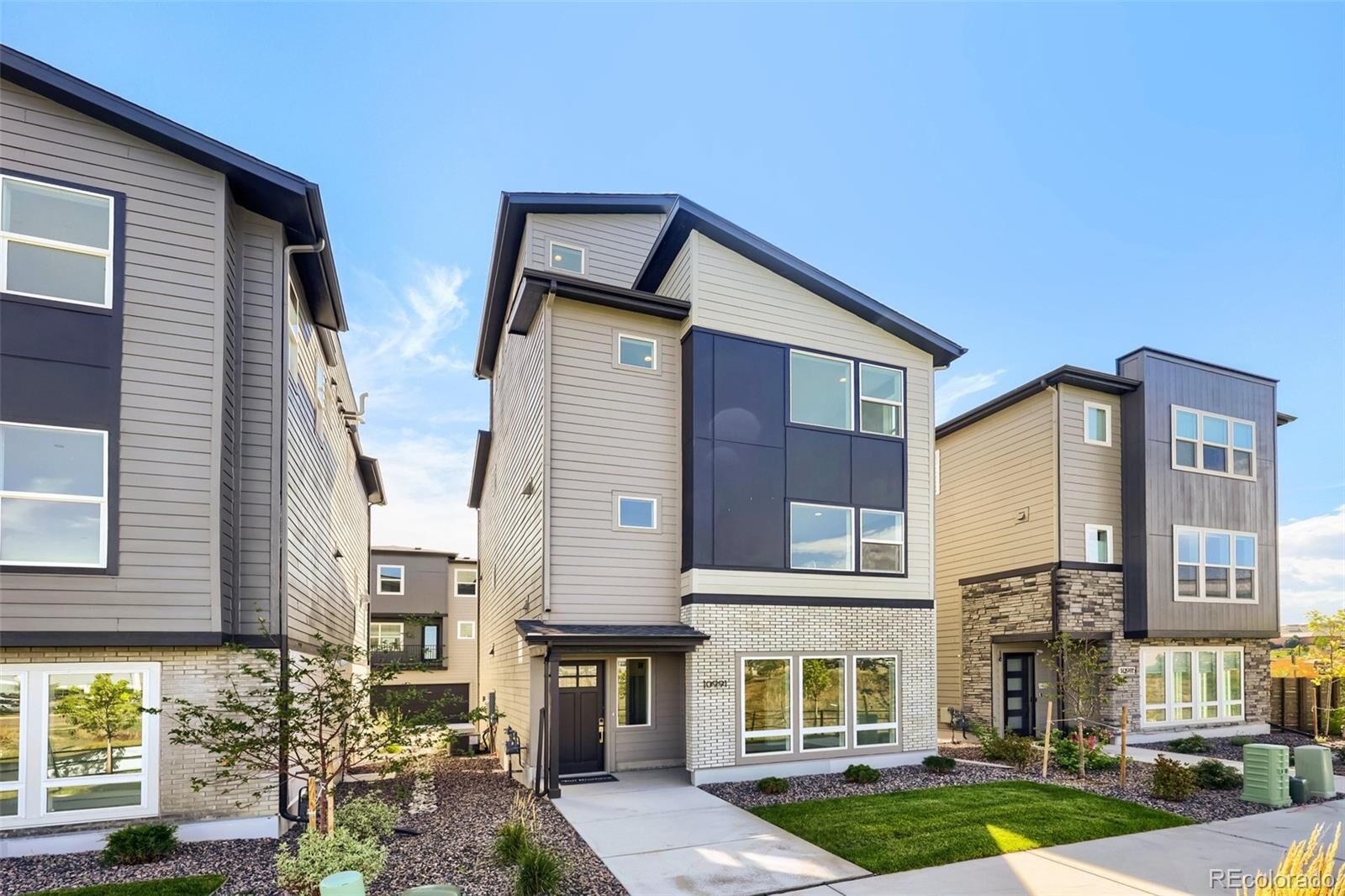 Property Photo:  10991 E Geddes Place  CO 80112 
