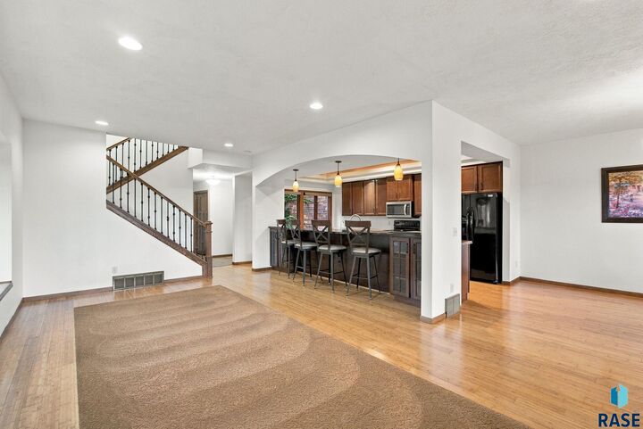 Property Photo: 2901 S Ridgeview Way SD 57105