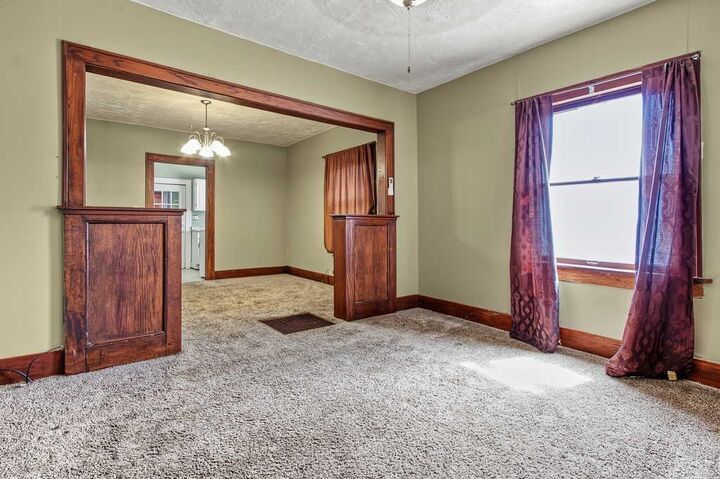 Property Photo:  128 N Sedgwick St  KS 67203 