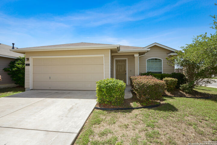 Property Photo: 203 Cardinal Way TX 78253