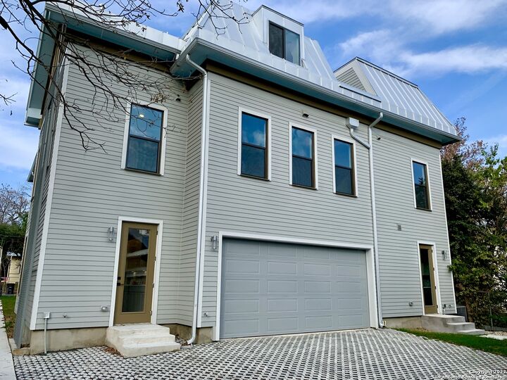 Property Photo:  808 E Carson St 101  TX 78208 