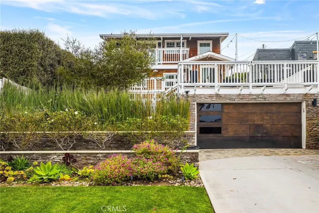 Property Photo:  2520 Cliff Drive  CA 92663 