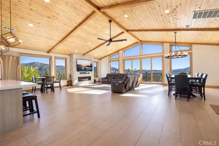 Property Photo: 405 Glenwood CA 92315