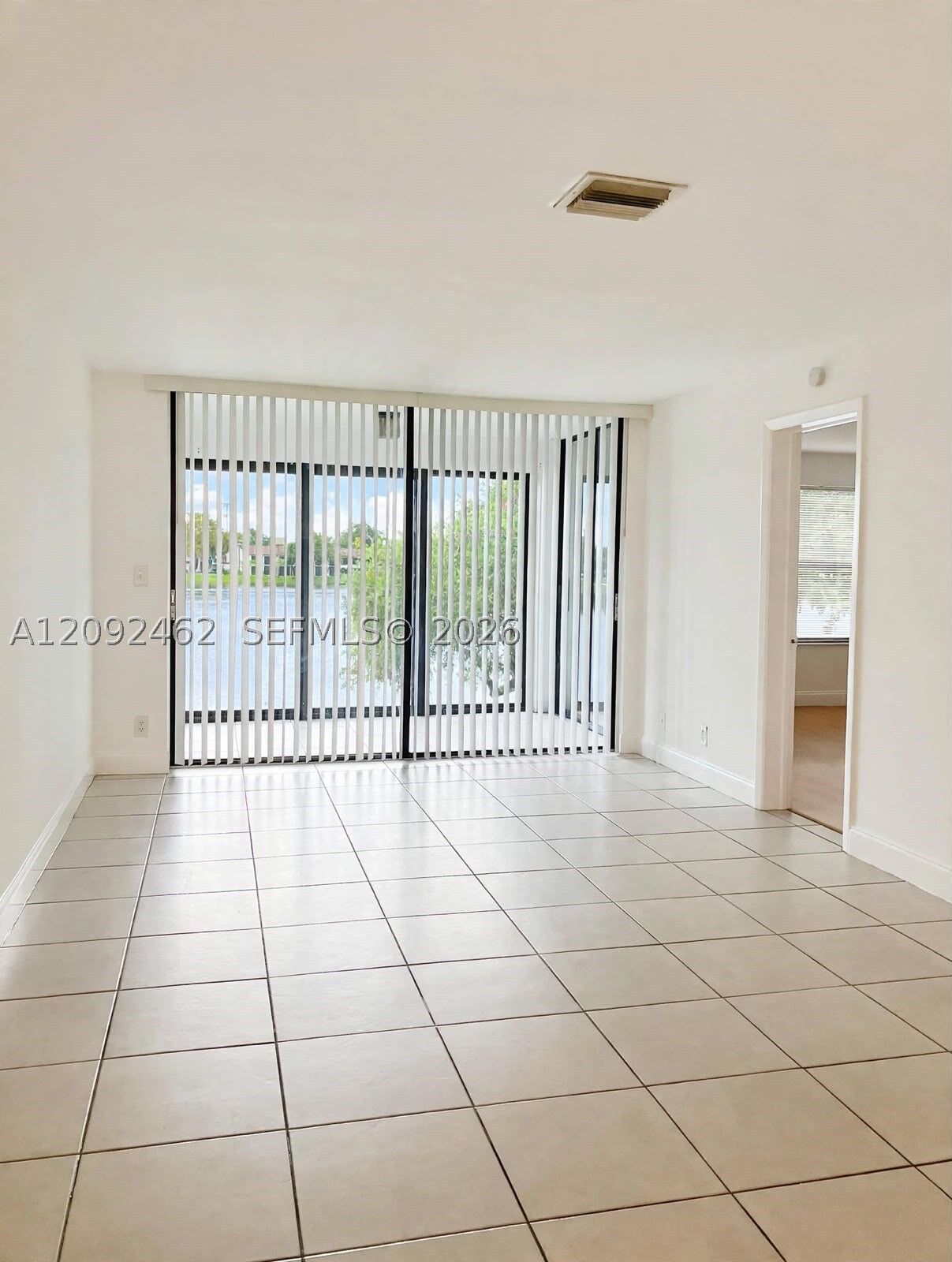 Property Photo:  217 Lake Pointe Dr 204  FL 33309 
