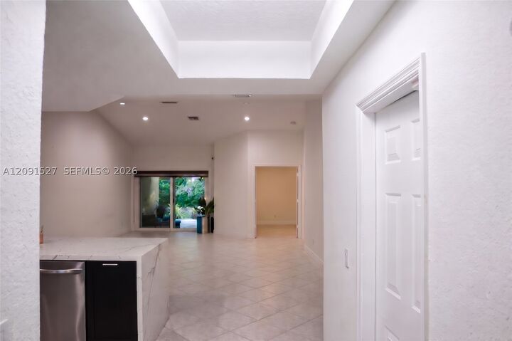 Property Photo:  1575 Zenith Way 1575  FL 33327 