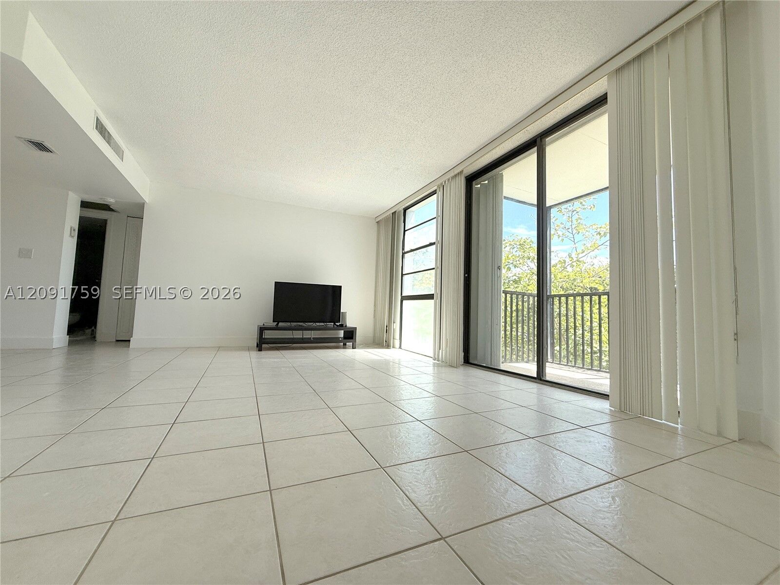 Property Photo: 3475 N Country Club Dr 308 FL 33180