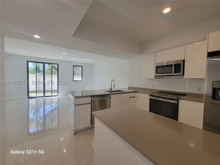 Property Photo: 4141 N Oak Pl FL 33314