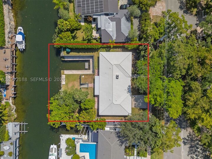 Property Photo:  739 S Alhambra Cir  FL 33146 