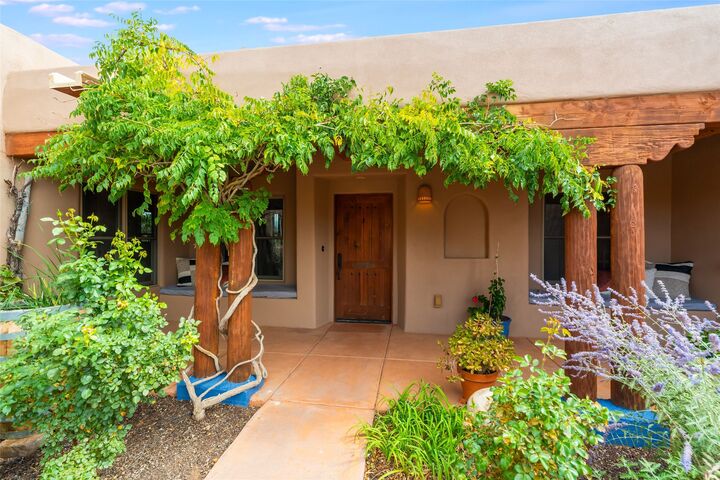 Property Photo:  66 Condesa Road  NM 87508 