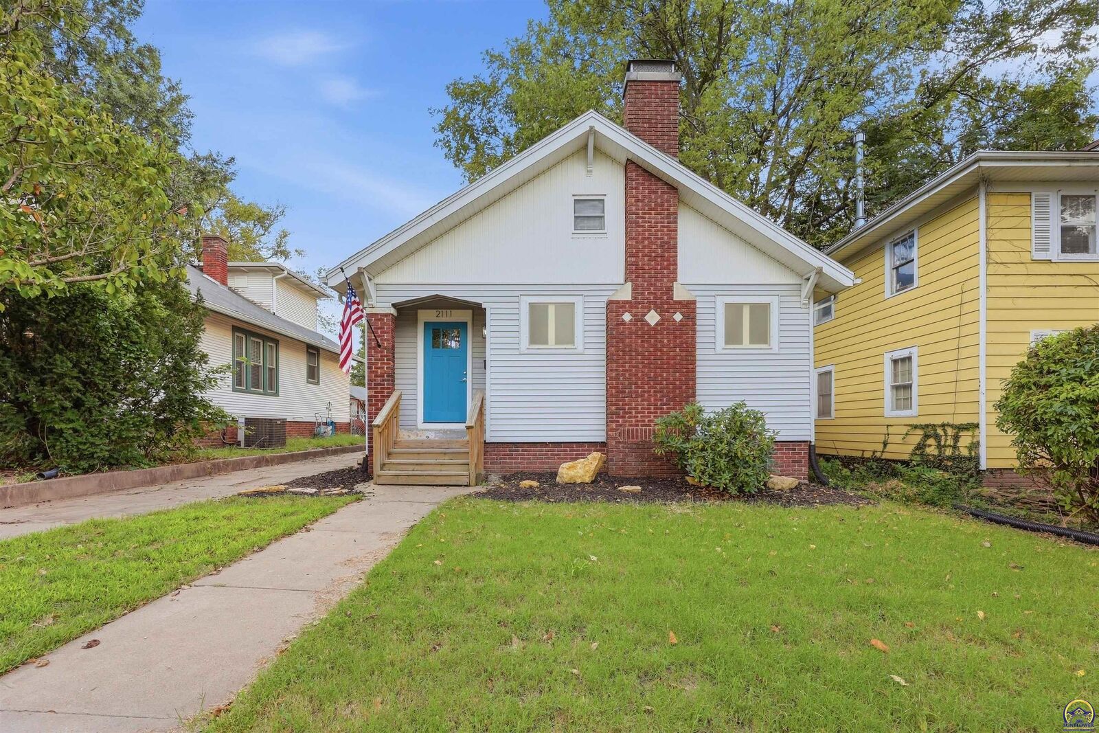 Property Photo:  2111 SW Huntoon St  KS 66604 