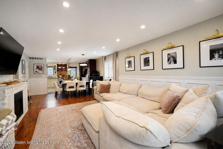 Property Photo:  34 Pheasant Lane  NY 10309 