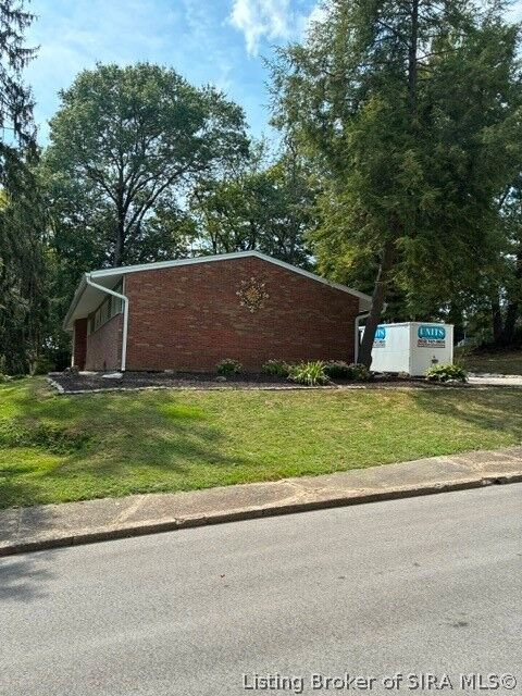 Property Photo: 1233 Vance Avenue IN 47150