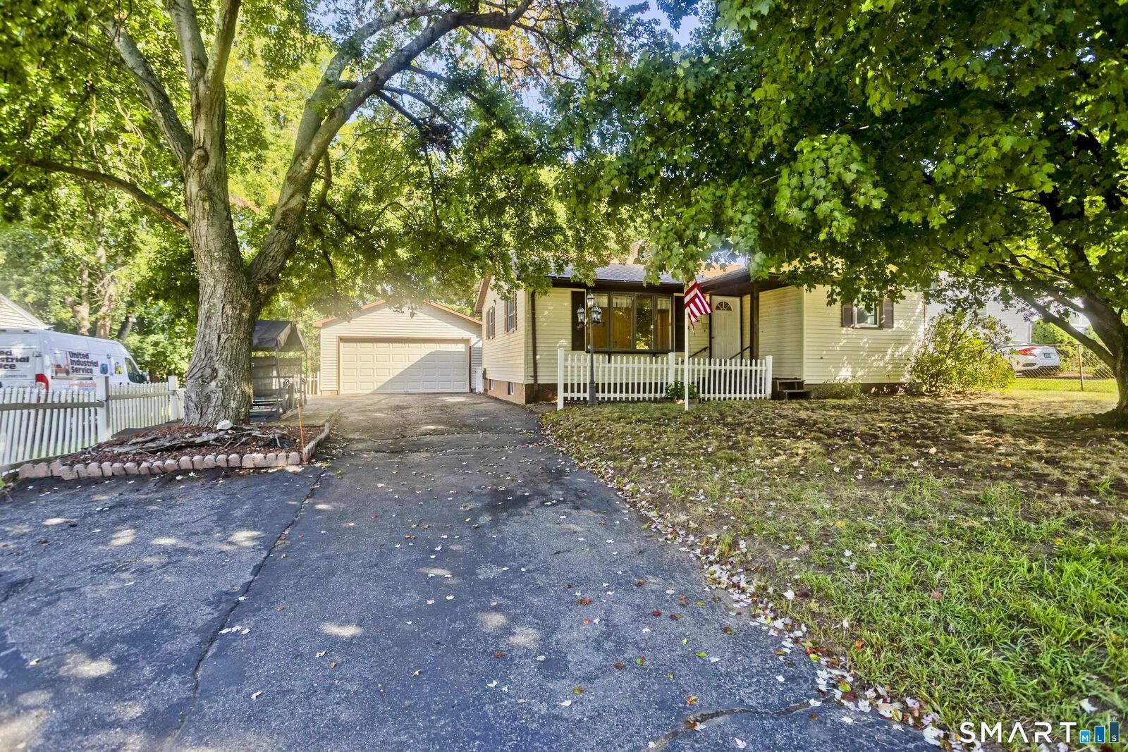 Property Photo:  