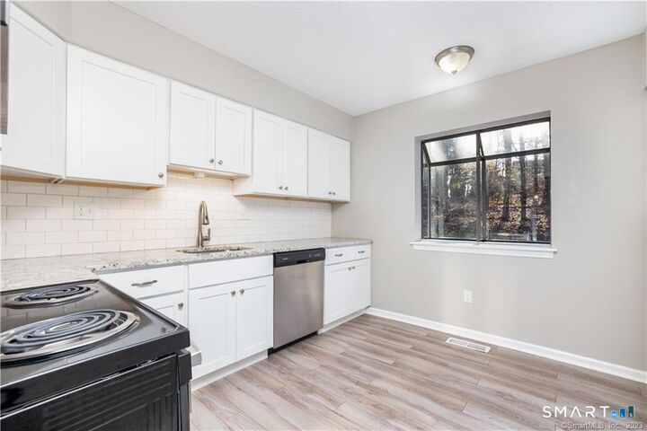 Property Photo:  266 Conestoga Way 266  CT 06033 
