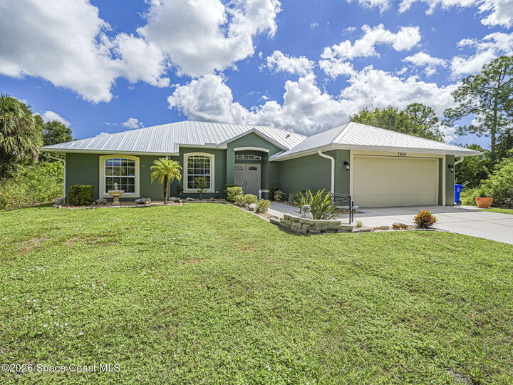 Property Photo: 7926 102nd Avenue FL 32967