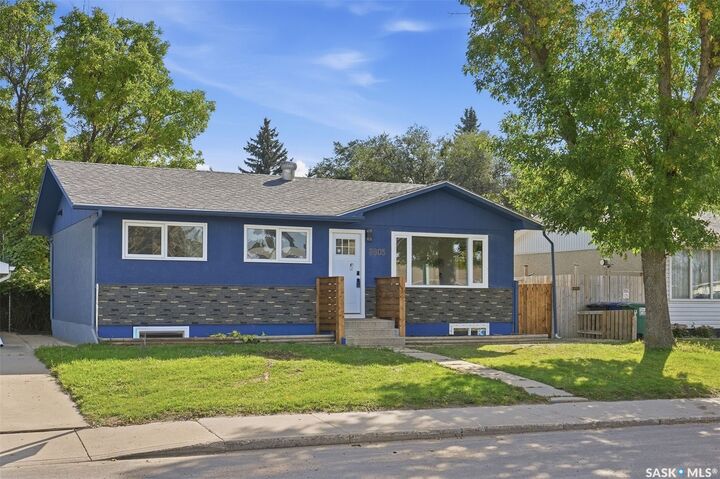 Property Photo:  3805 Diefenbaker Drive  SK S7L 5C6 