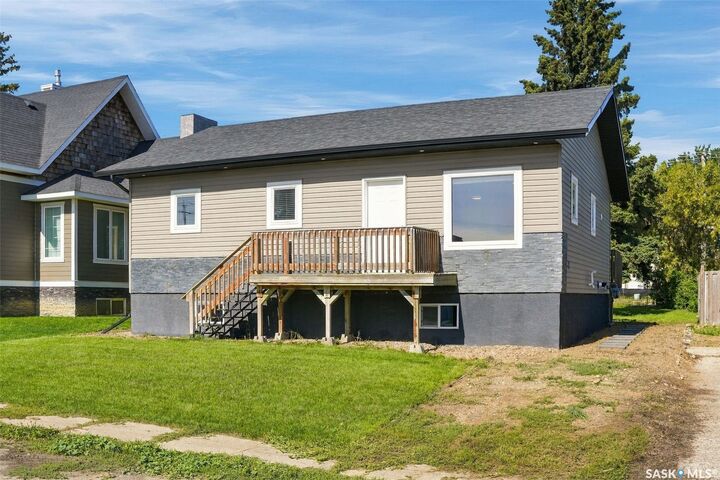 Property Photo:  406 3rd Street  SK S0G 2N0 