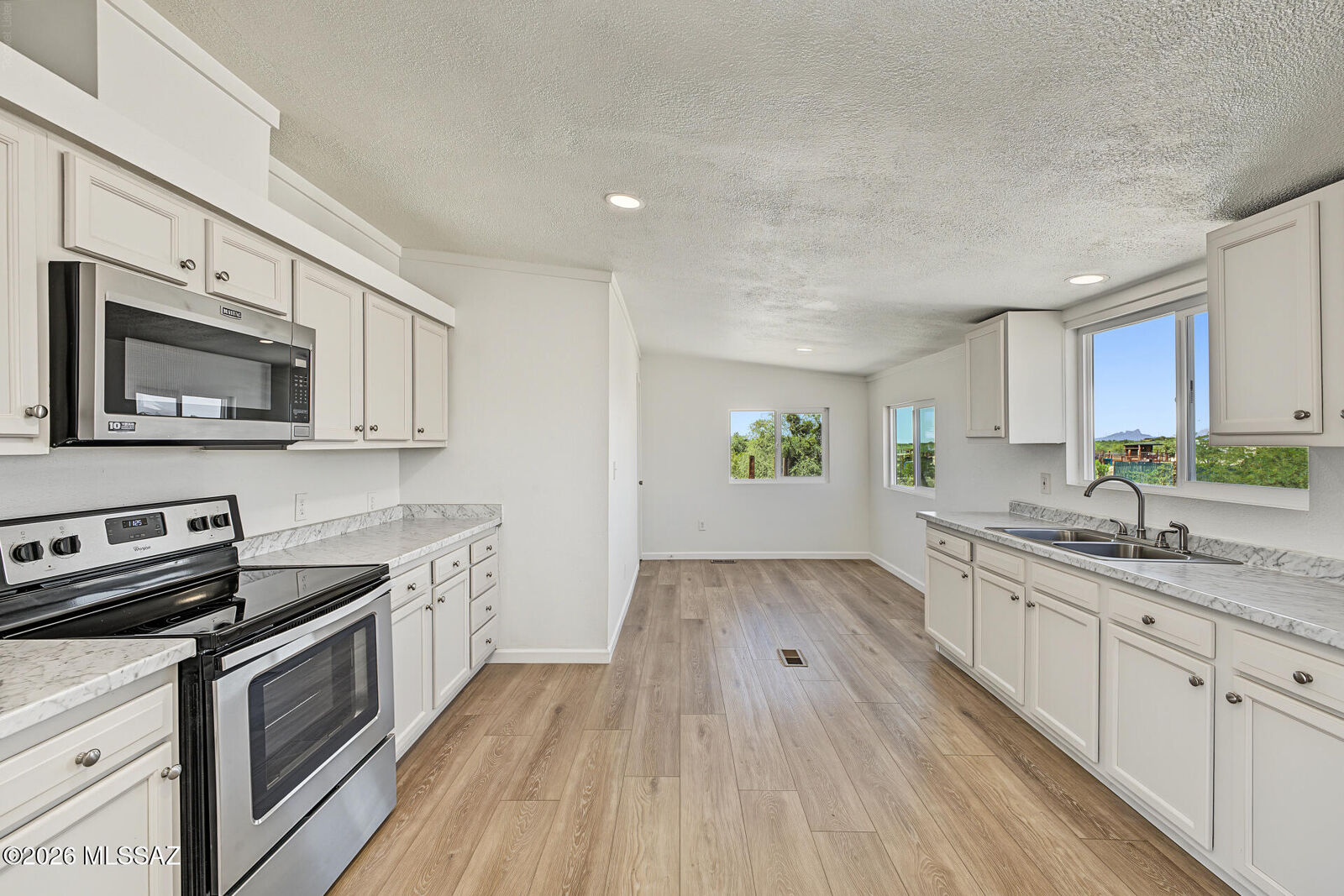 Property Photo: 12711 N Avenida Saturno AZ 85653