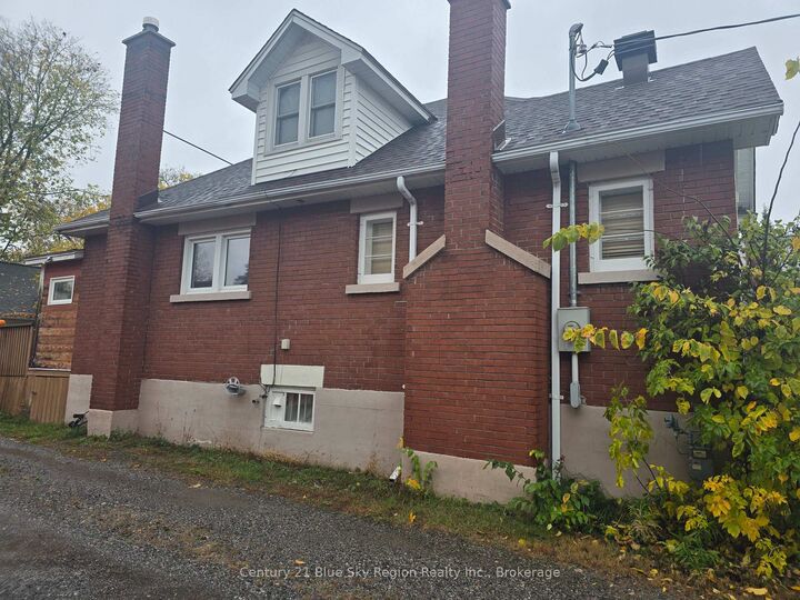 Property Photo: 171 Fifth Avenue W ON P1B 3N4