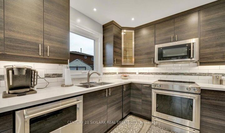 Property Photo:  107 Clayton Crescent  ON L1C 4N9 