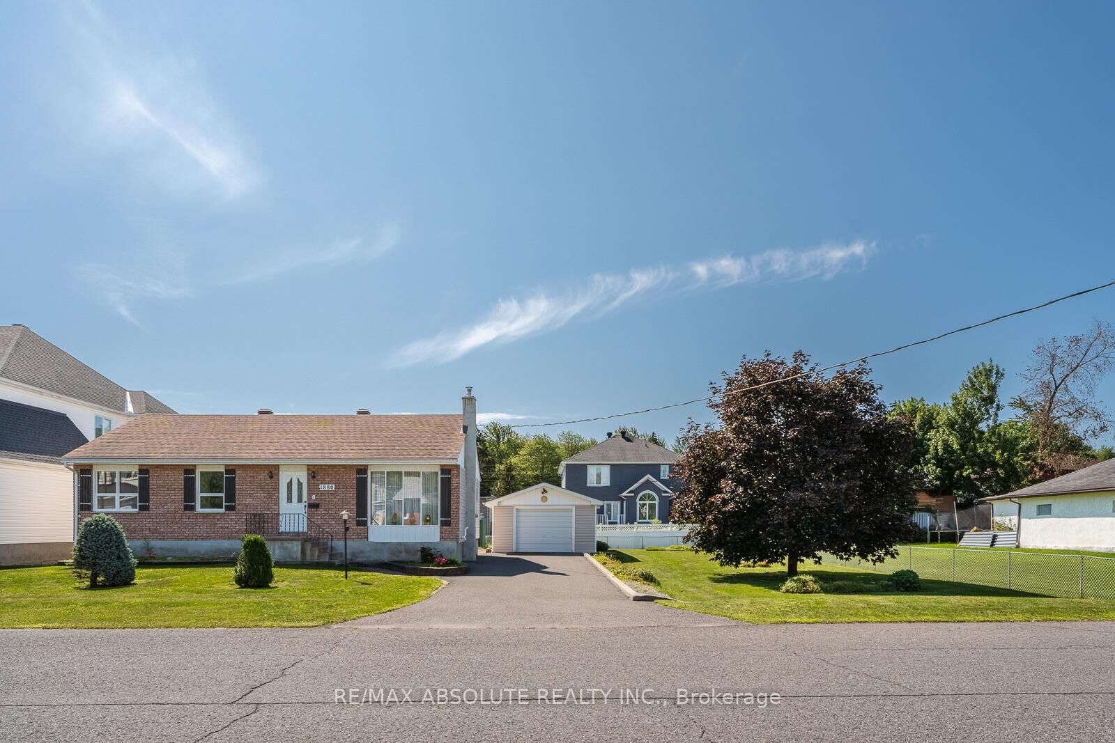 Property Photo:  1880 Kingsdale Avenue  ON K1T 1J1 