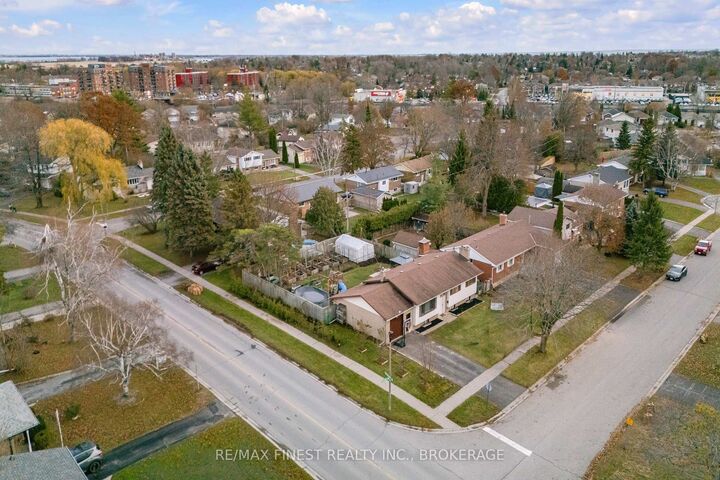Property Photo:  602 Watford Place  ON K7M 5W8 