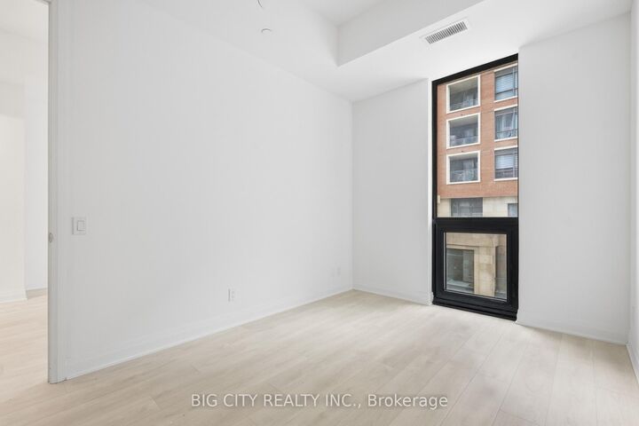 Property Photo:  25 Frederick Todd Way 206  ON M4G 0C6 