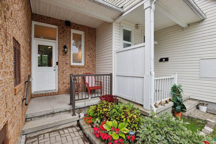 Property Photo:  1887 Hennessy Crescent  ON K4A 3X8 