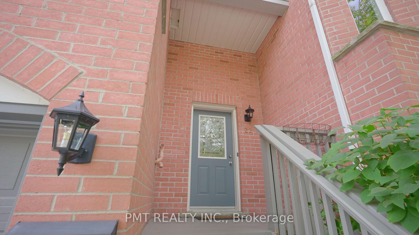 Property Photo:  245 Bishop Street S 22  ON N3H 5N2 