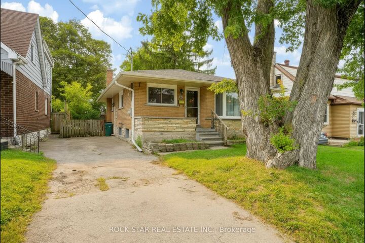 Property Photo:  82 Franklin Street N  ON N2A 1X9 
