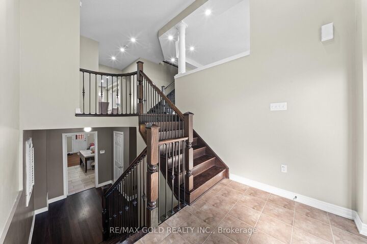 Property Photo: 11 Clearfield Drive ON L6P 3L3