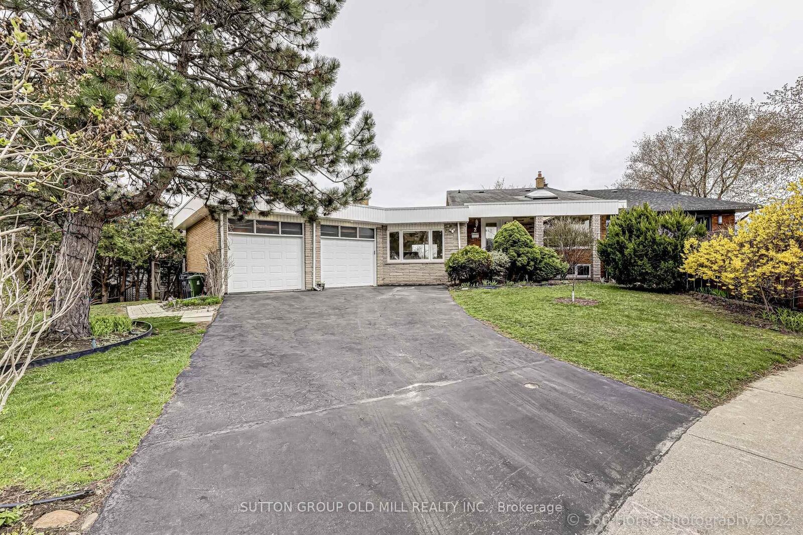 Property Photo: 2 Leita Court ON M9A 4W2