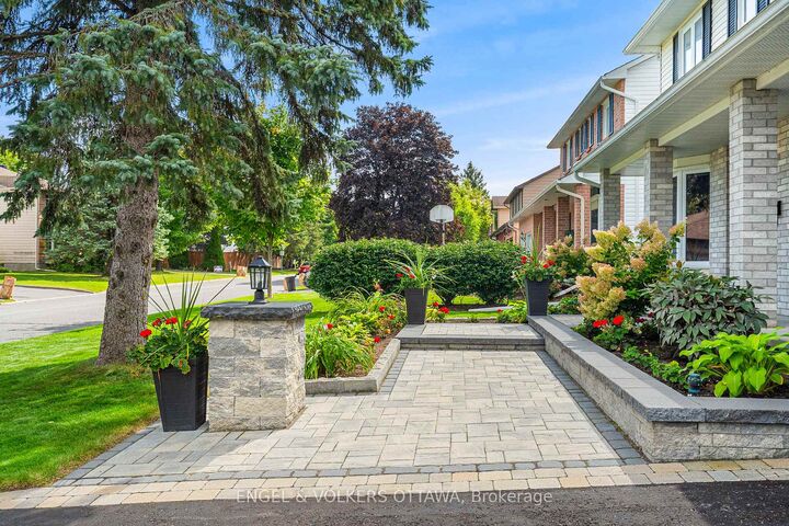 Property Photo:  6 Forest Heights Avenue  ON K2S 0R4 