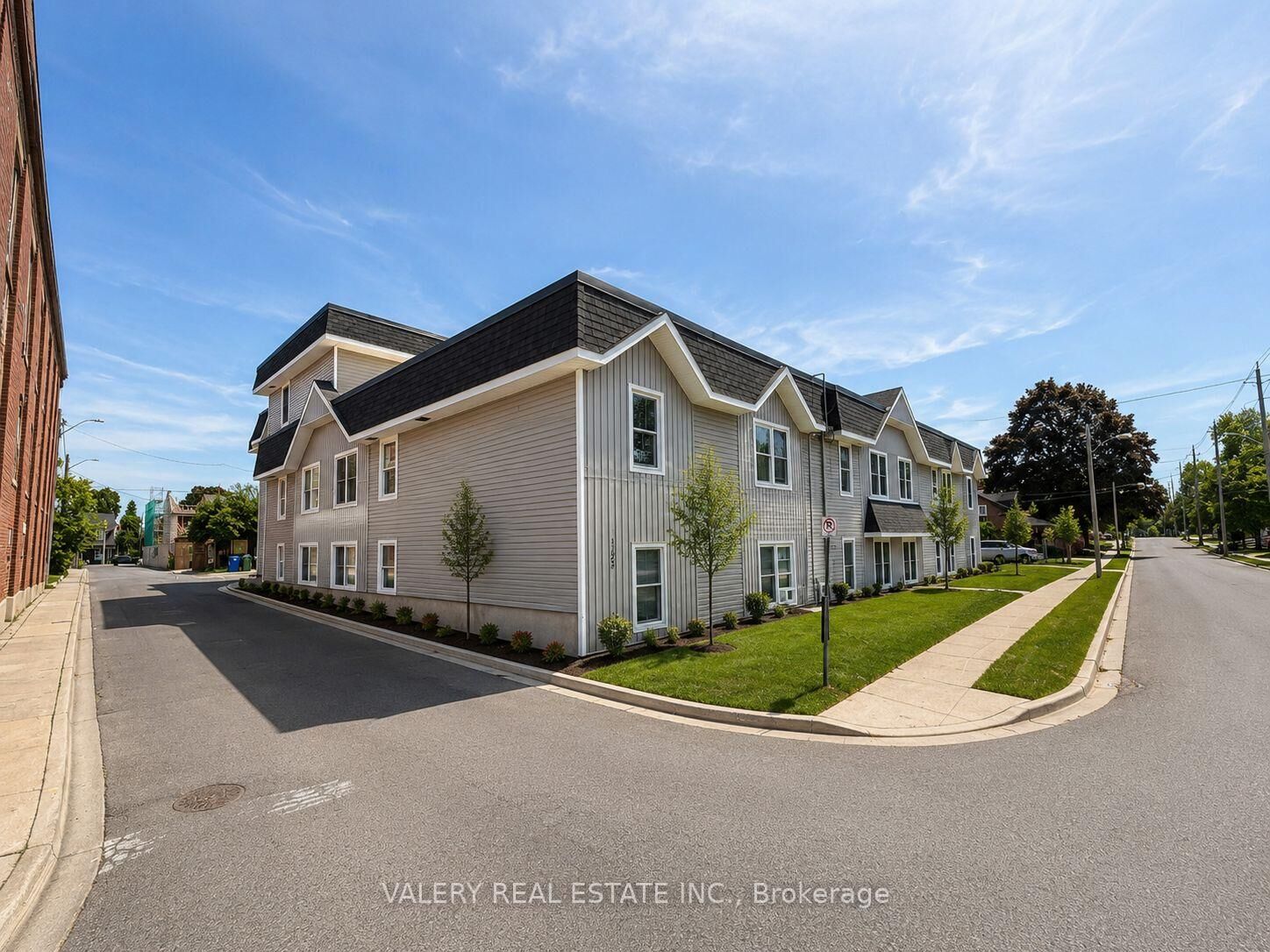 Property Photo:  1123 Queenston Road 303  ON N3H 3L1 