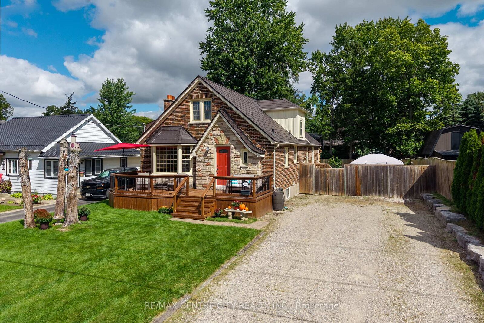 Property Photo:  227 Beattie Street  ON N7G 2X3 