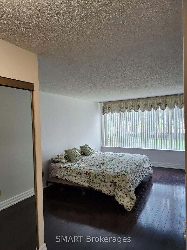 Property Photo:  33 Weldrick Road E 103  ON L4C 8W4 