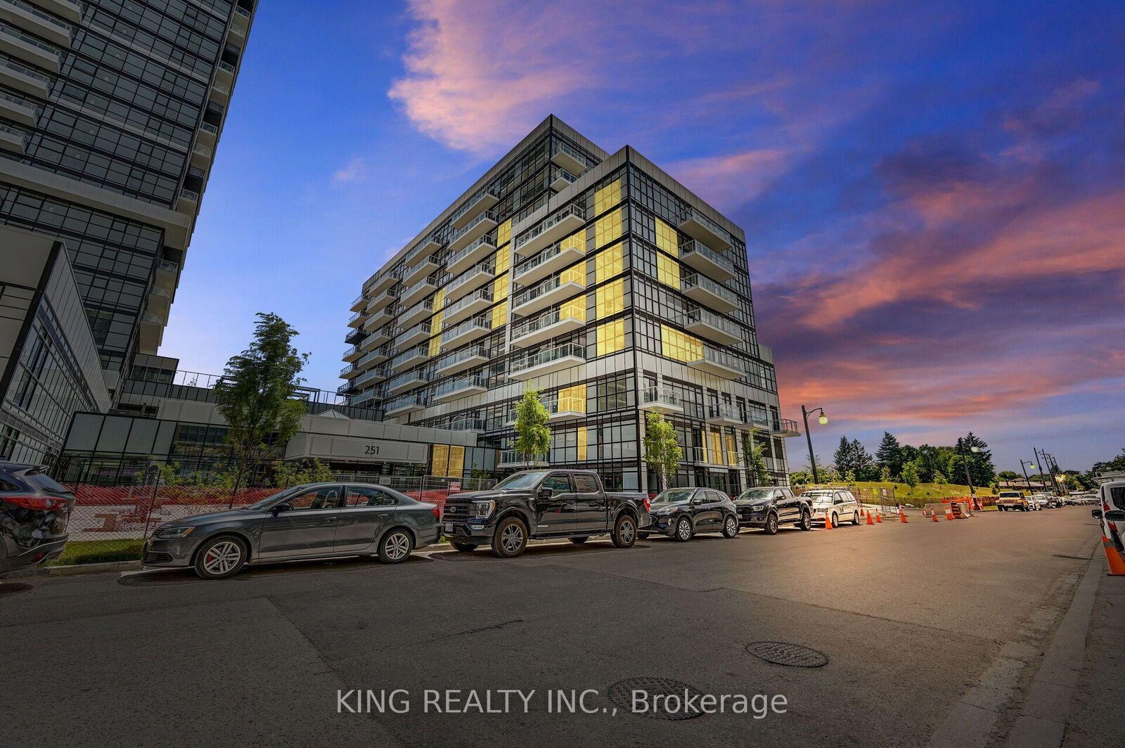Property Photo:  251 Manitoba Street 133  ON M8Y 0C7 