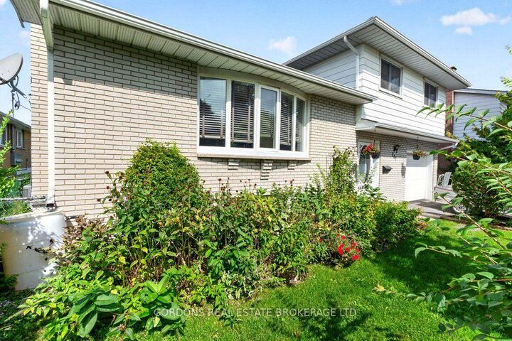 Property Photo: 207 Robert Wallace Drive ON K7M 1Y3