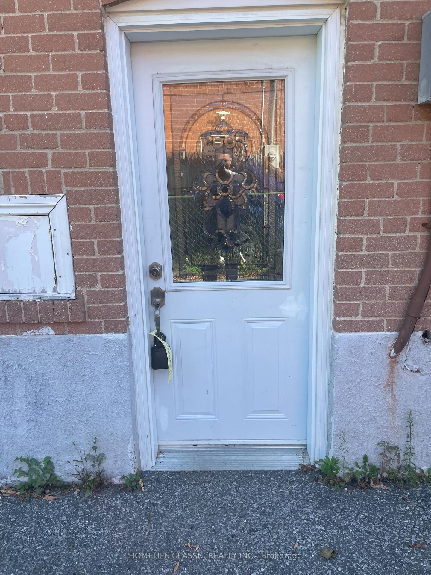 Property Photo: 31 Madawaska Avenue Lower ON M2M 2R1