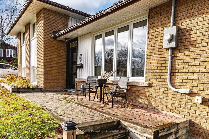 Property Photo:  20 Ottaway Avenue Upper  ON L4M 2W7 