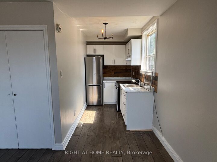 Property Photo:  503 Oakwood Avenue Unit 3 Upper  ON M6E 2W9 