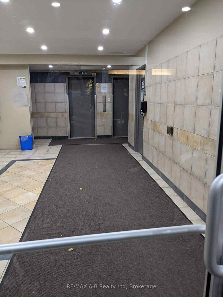 Property Photo:  563 Mornington Avenue E 310  ON N5Y 4T8 