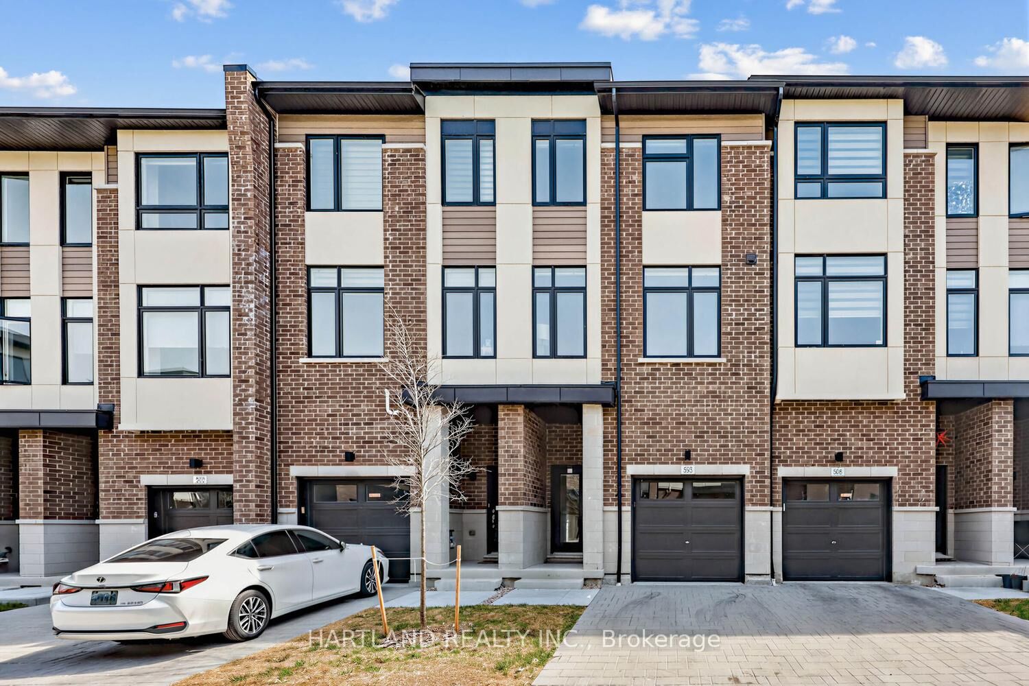 Property Photo:  1695 Dersan Street 405  ON L1X 0S9 