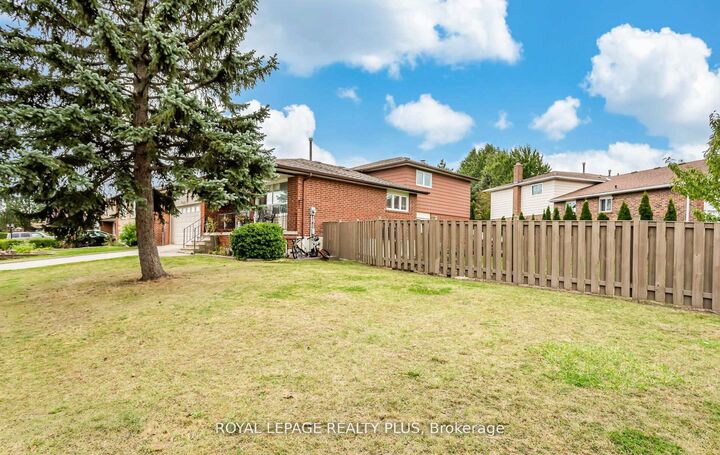 Property Photo:  2844 Kingsberry Crescent Rear  ON L5B 2K9 