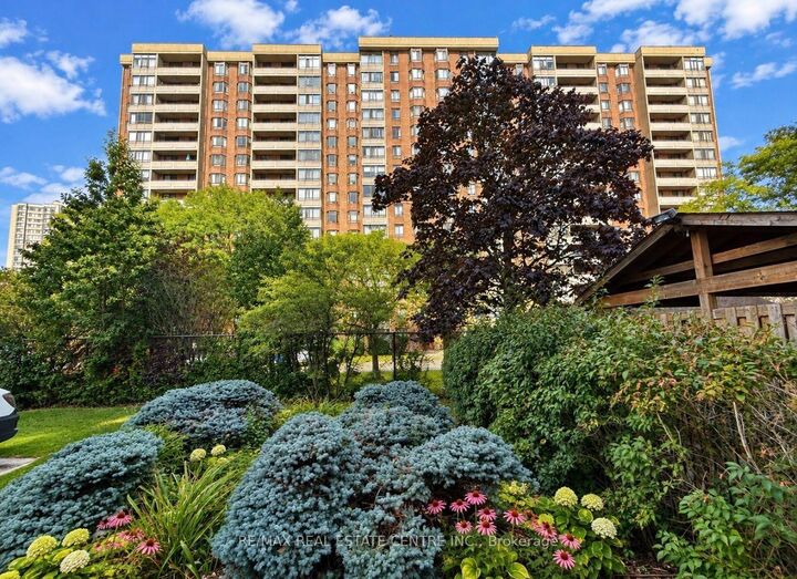Property Photo:  5 Lisa Street 910  ON L6T 4T4 