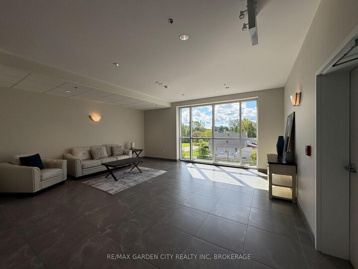 Property Photo:  529 South Pelham Road 304  ON L3C 0H7 
