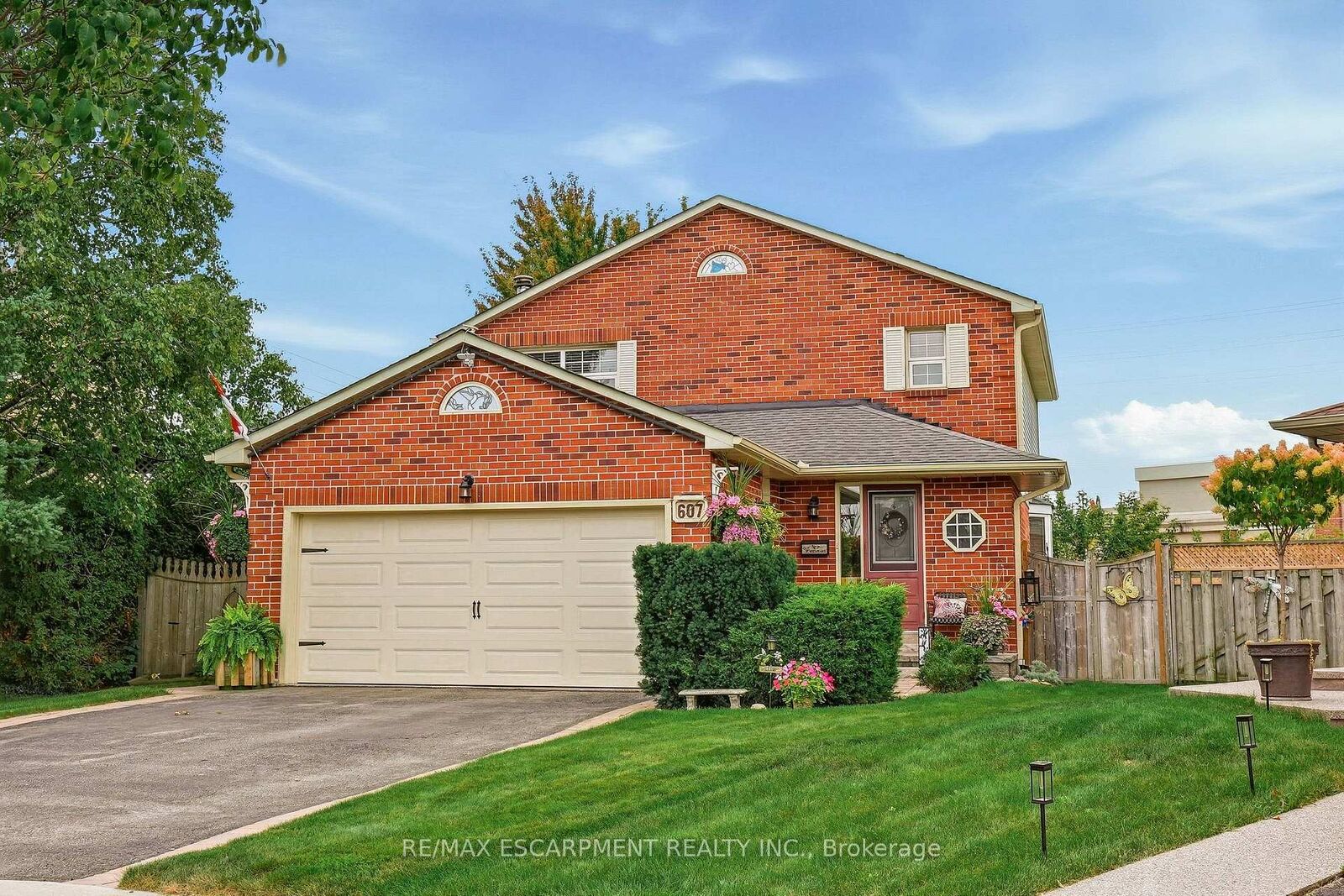 Property Photo:  607 Clover Park Crescent  ON L9T 4T7 