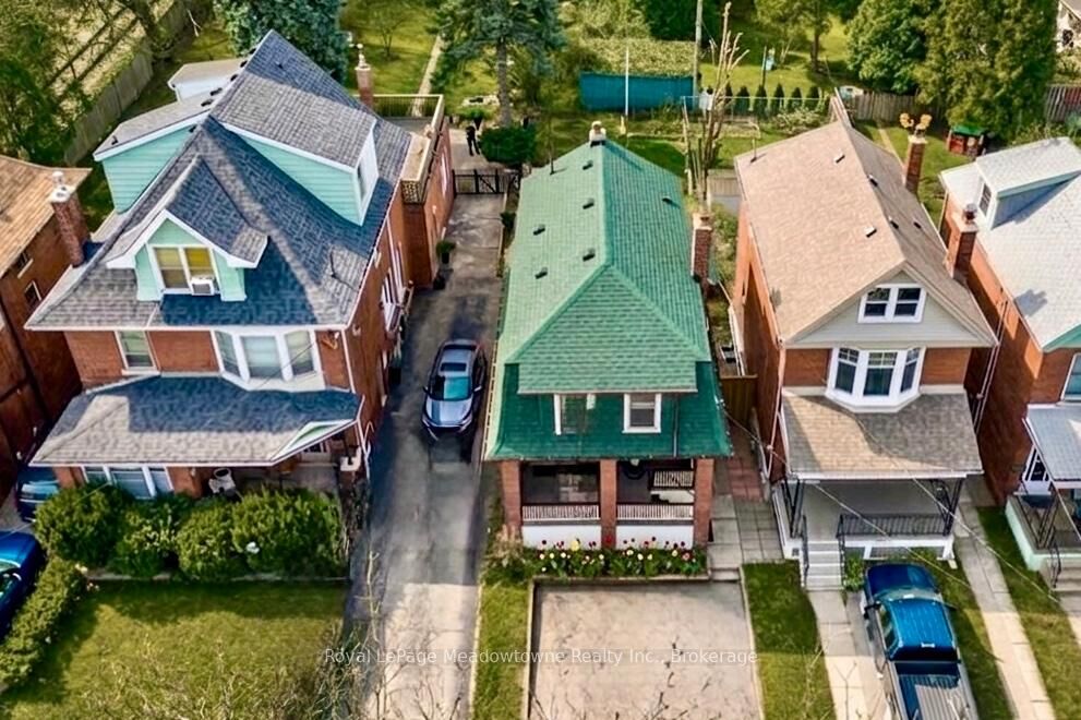 Property Photo:  216 Maplewood Avenue  ON L8M 1X8 